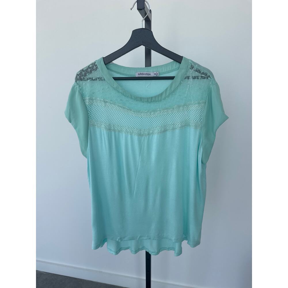 Suiteboutique Women’s Light Green Short Sleeve Top with lace design size 10